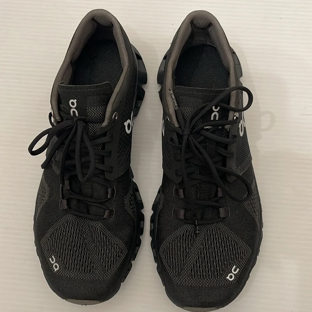 On Running Black/Gray Cloud Sneakers - Picture 2 of 8